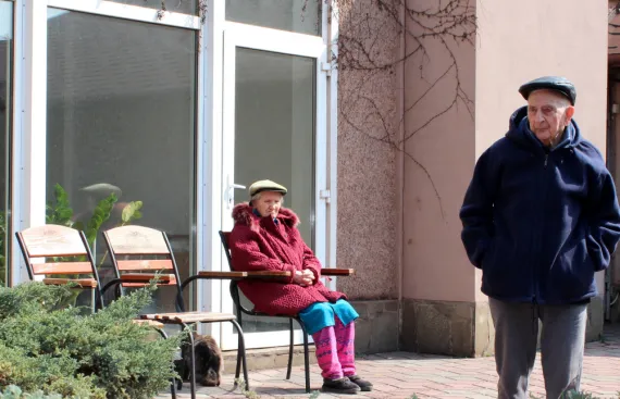 Как убедить пожилого человека переехать в дом престарелых