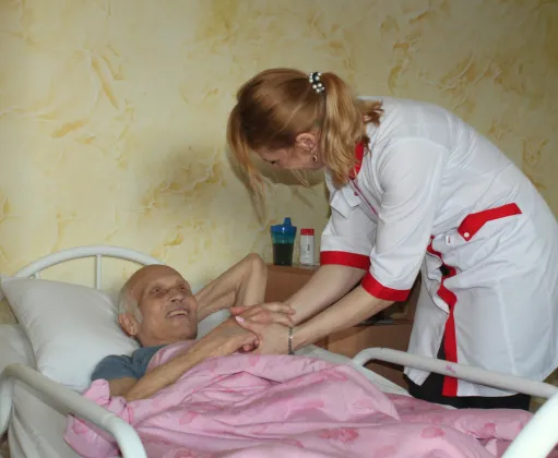 Помощь и организация быта для лежачих людей
